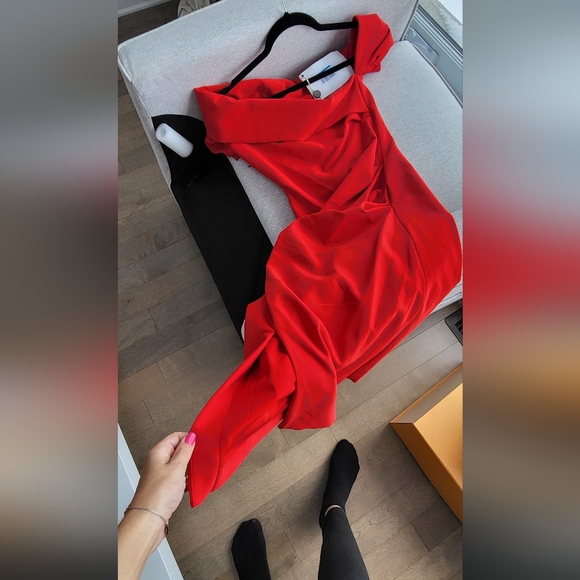 HANEY Off-the-shoulder Crepe Dress - Picture 5 of 5